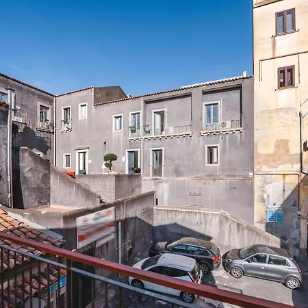 Modern Duplex With Balcony By Wonderful Italy