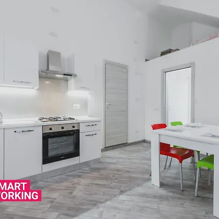 Modern Duplex With Balcony By Wonderful Italy 公寓